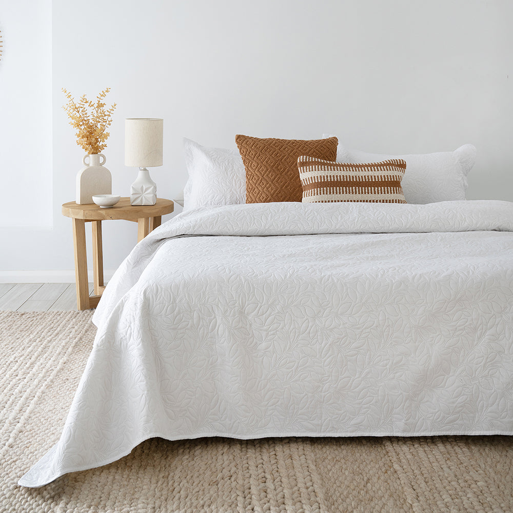 Qb/Kb Botanica Coverlet Set White